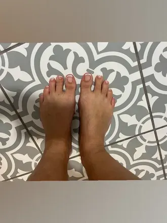 OnlyFans account  glossytoesqueen69 header 2