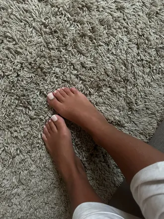 OnlyFans account  ellieandliltoes header 2