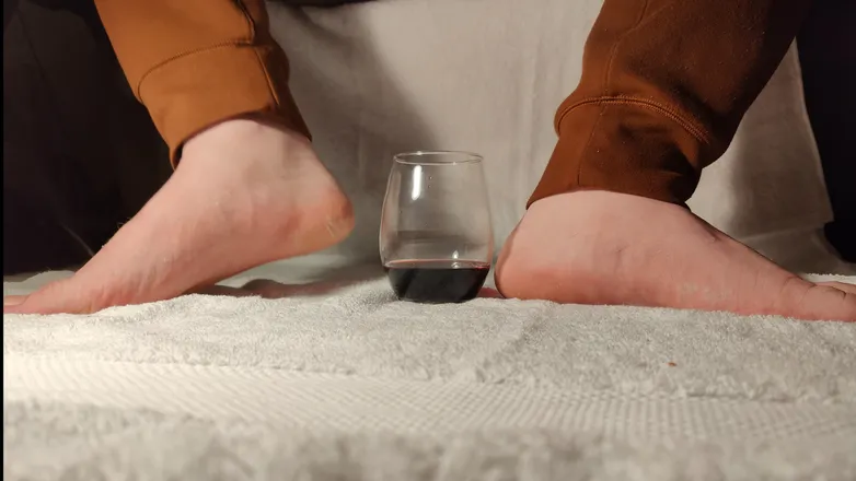 OnlyFans cuenta bare_foot_wineo header 2