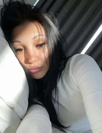 OnlyFans account  b_young1122 avatar 1