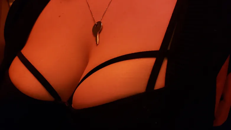 OnlyFans cuenta amorousfrills header 2