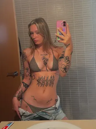OnlyFans account  maeloveyy avatar 1