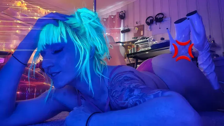 OnlyFans cuenta luckywaifu header 2