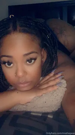 OnlyFans cuenta miathepeach header 2
