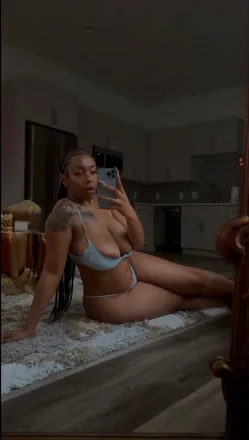 OnlyFans cuenta lipstickandtiddies header 2
