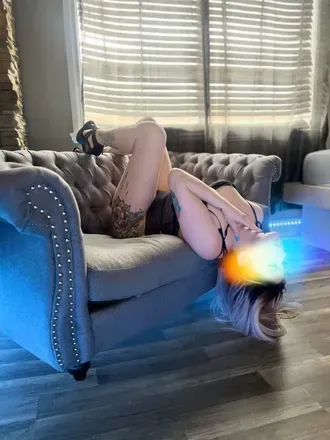 OnlyFans cuenta hello-chloe header 2