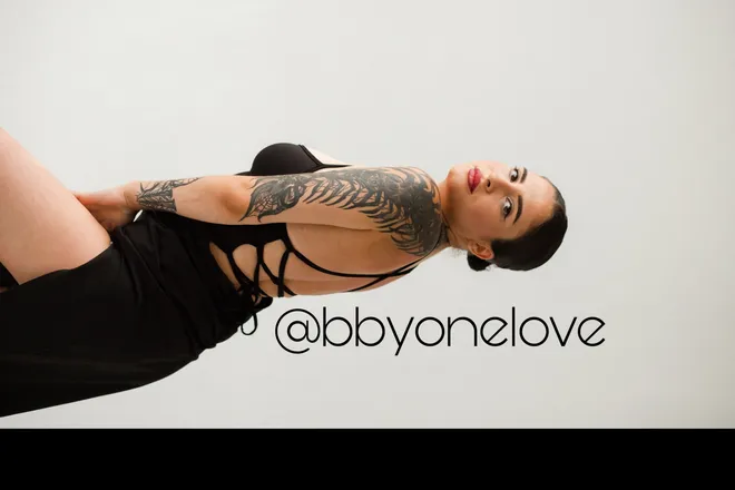 OnlyFans cuenta bbyonelove header 2