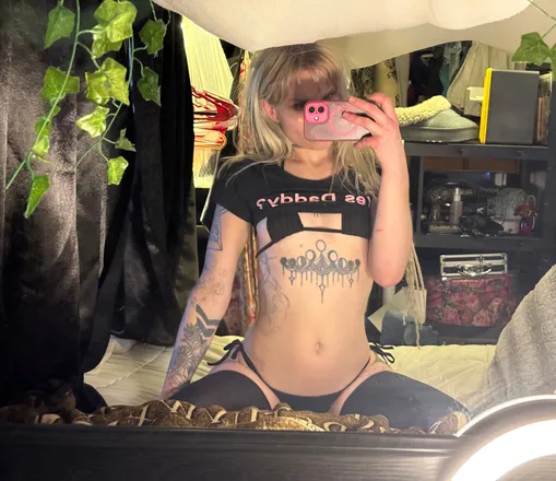OnlyFans account  izzy_luvv header 2