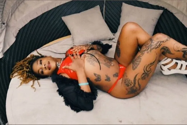 OnlyFans cuenta hon3yafterdark header 2