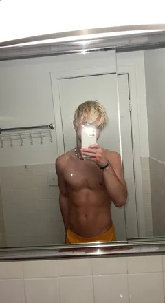 OnlyFans cuenta surferboyobii header 2