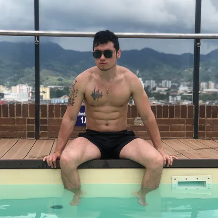 OnlyFans cuenta migueee01 header 2