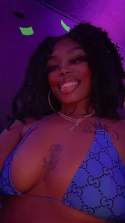 OnlyFans cuenta sunnii.daze header 2