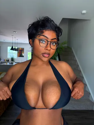 OnlyFans of mona_juiicyyy