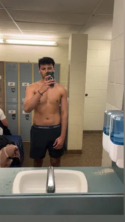 OnlyFans cuenta karonicles header 2