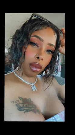 OnlyFans cuenta prettyniecy header 2