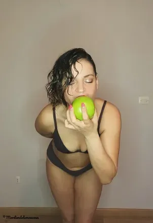 OnlyFans account  mordiendolamanzana avatar 1