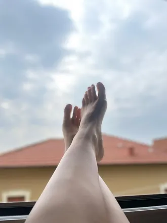 OnlyFans cuenta redvelvetfeet111 header 2