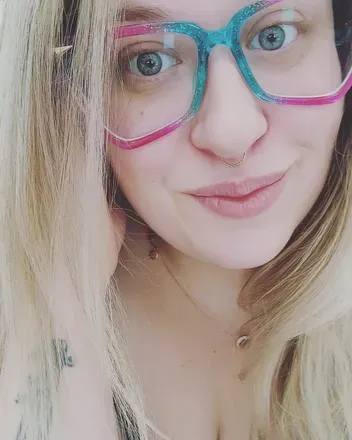 OnlyFans account  queen_mayhem avatar 1