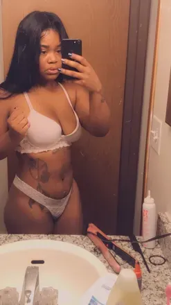 OnlyFans cuenta prettnara avatar 1
