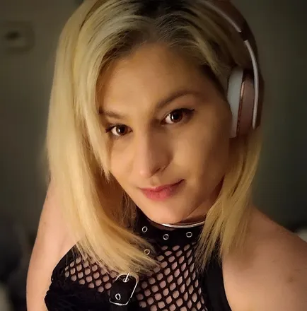OnlyFans account  brattiebabygirl header 2