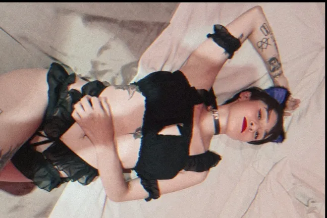 OnlyFans cuenta grey_straycat header 2