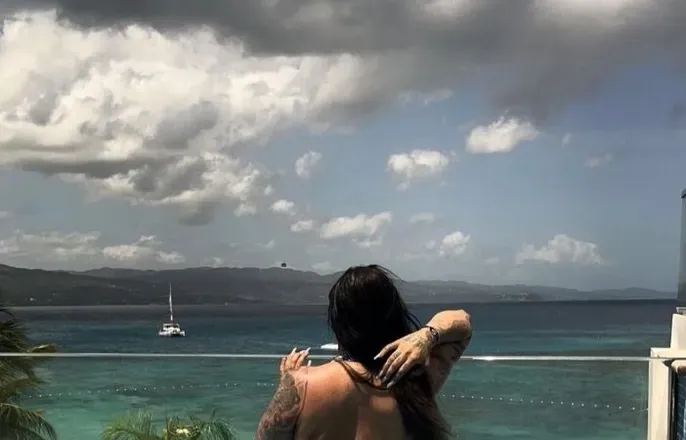 OnlyFans cuenta bellaskyez header 2