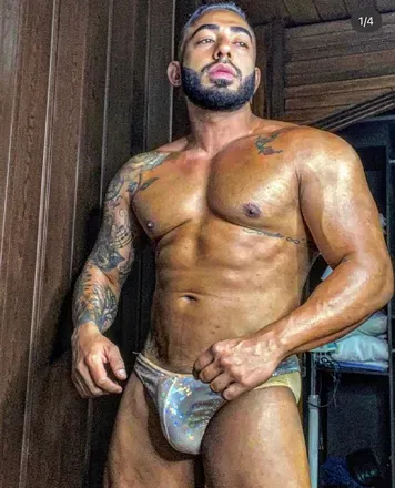 OnlyFans account  morenodorado avatar 1