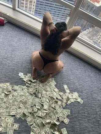 OnlyFans cuenta trillyounglady header 2
