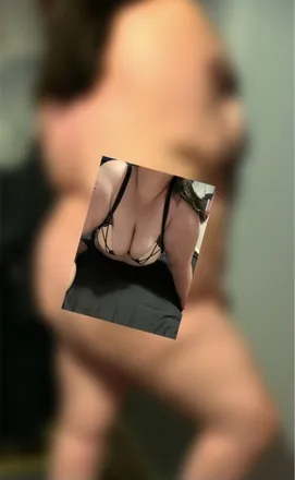 OnlyFans account  bbw-housewifexx header 2