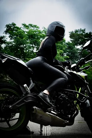 OnlyFans cuenta wildbikergirl header 2