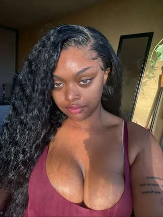 OnlyFans cuenta heluvrii header 2