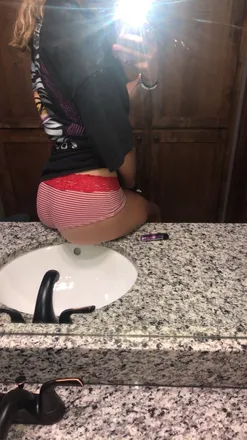 OnlyFans cuenta itslaceyy header 2