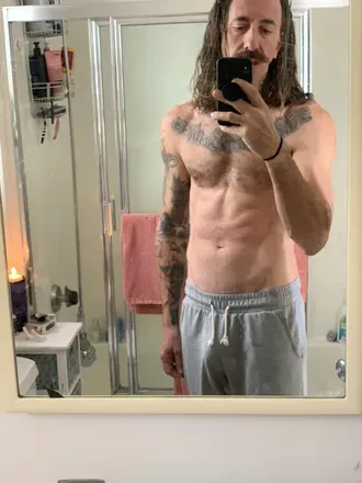 OnlyFans cuenta yourstepdadsbestfriend avatar 1
