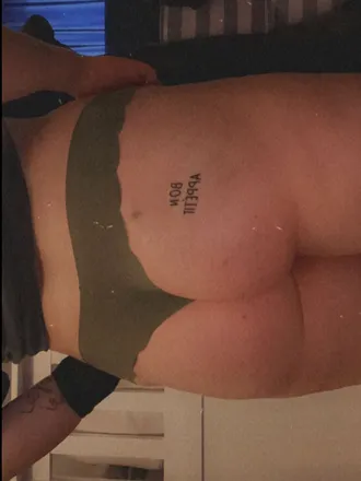 OnlyFans account  tattoosandjuicythighs header 2