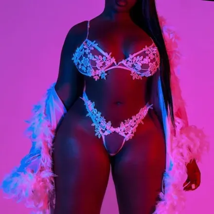 OnlyFans cuenta poeticnini avatar 1
