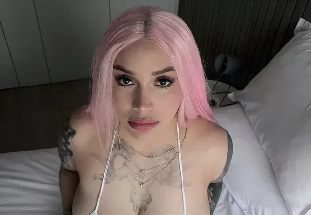 OnlyFans cuenta esmeawii header 2