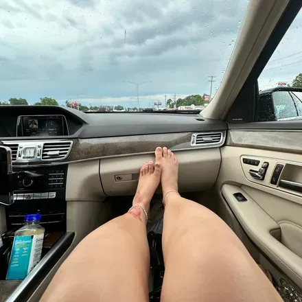 OnlyFans cuenta prettytinythaifeet header 2