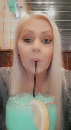 OnlyFans account  spicypineapplewife header 2