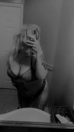OnlyFans cuenta chrissywakeup2 header 2