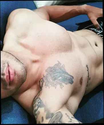 OnlyFans cuenta omar_sinflores header 2