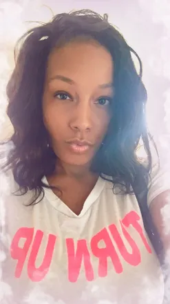 OnlyFans cuenta monaeluv header 2