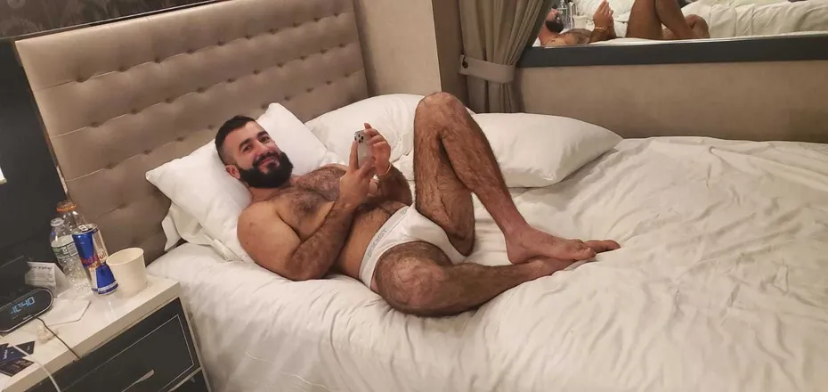 OnlyFans cuenta hothairyguy header 2