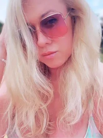 OnlyFans account  vikilife avatar 1