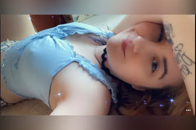 OnlyFans account  louise_del header 2