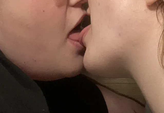 OnlyFans cuenta hotlesbians1320 avatar 1