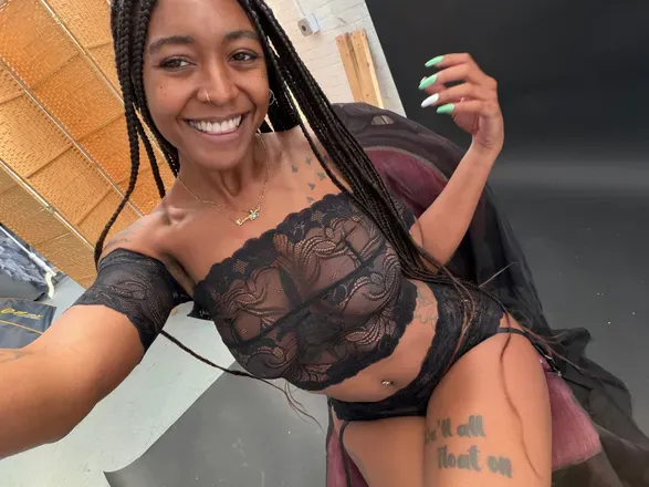 OnlyFans of xbratnextdoorx