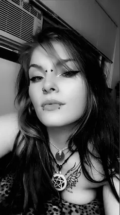 OnlyFans cuenta laylah_red_69 previous_avatars_1 3