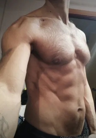 OnlyFans cuenta italian_man_feet header 2