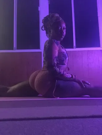 OnlyFans cuenta monarchofnymphs header 2
