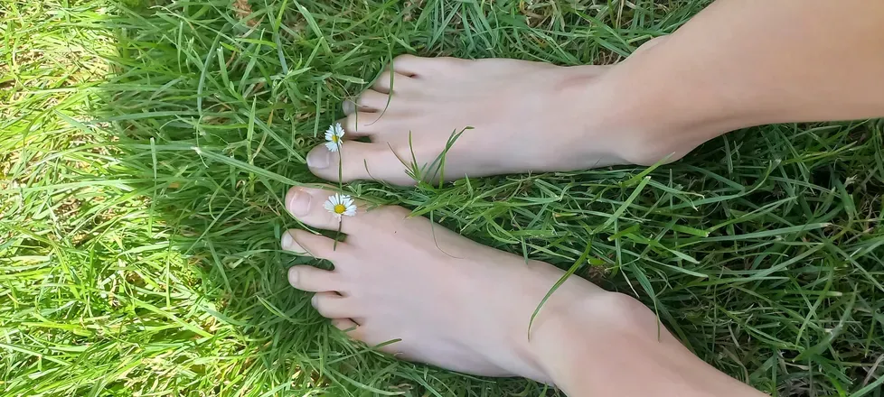 OnlyFans account  littlefeet.girl7r34 avatar 1